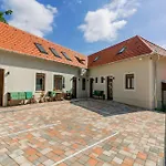 Monbuhim Four דירה Veszprém